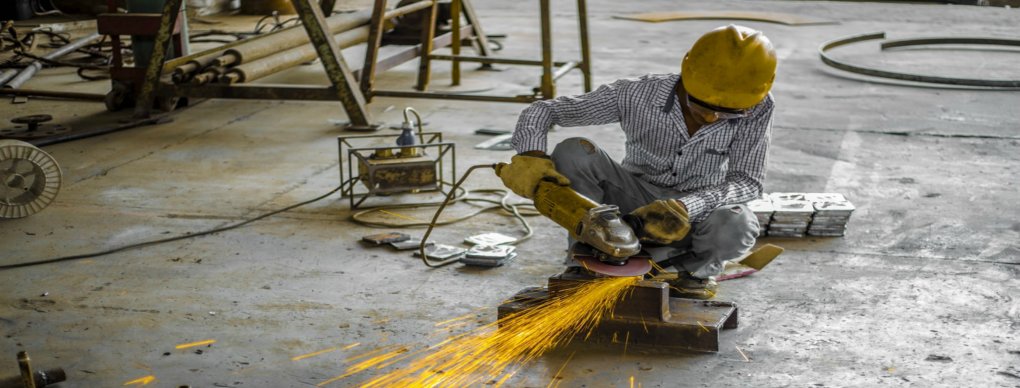 Quebra da produção industrial abranda em julho pelo terceiro mês